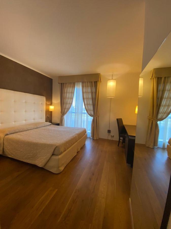 Hotel Rioverde Pralormo エクステリア 写真